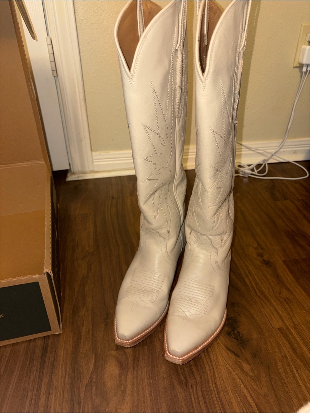Tecovas Loretta Boots - Picture 2 of 8